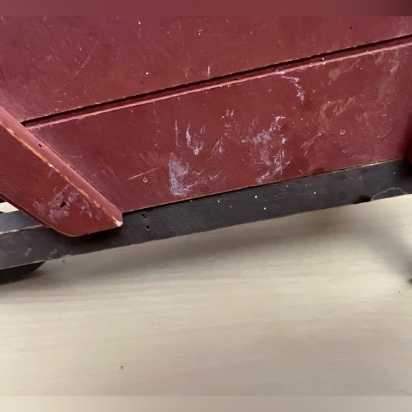 Distressed/rustic wheelbarrow. - Picture 3 of 12